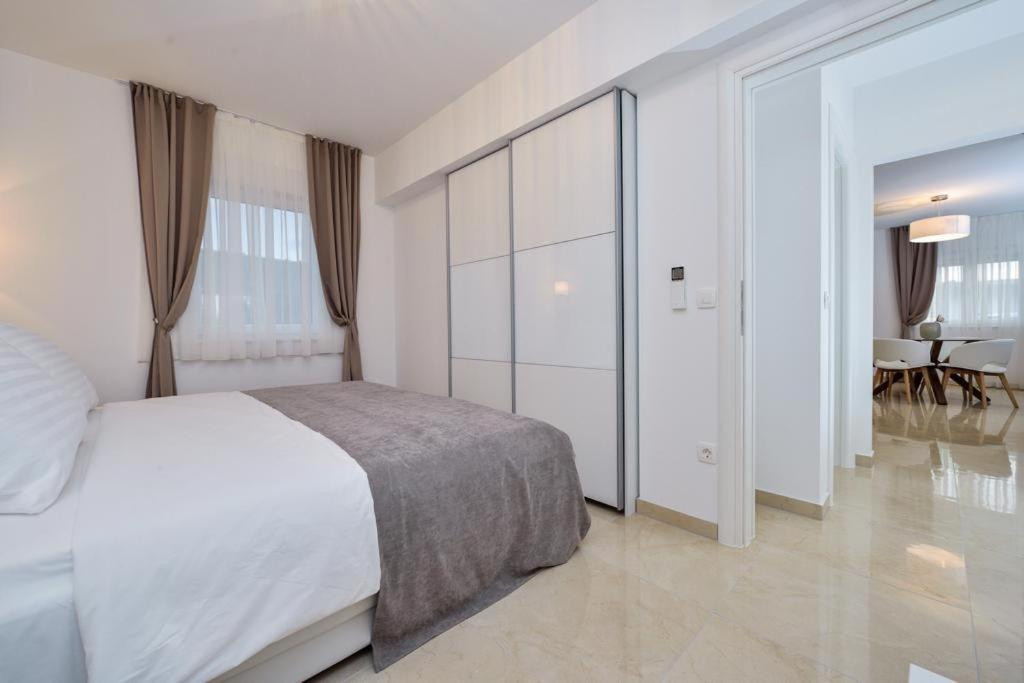 Luxury Apartment Arta-2 With Heated Pool And Jacuzzi Bibinje Exterior photo